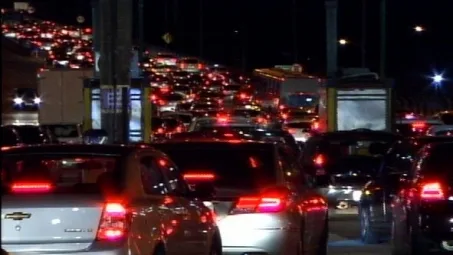 Trânsito flui na Terceira Ponte no segundo dia sem pedágio