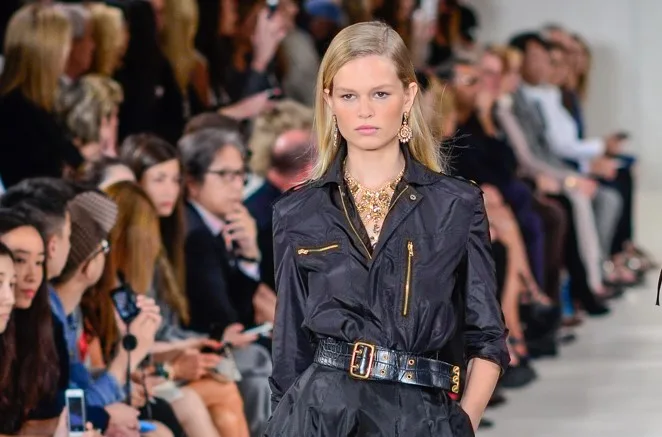 Anne Ewers é eleita modelo do ano e desbanca Kendall Jenner e Gigi Hadid