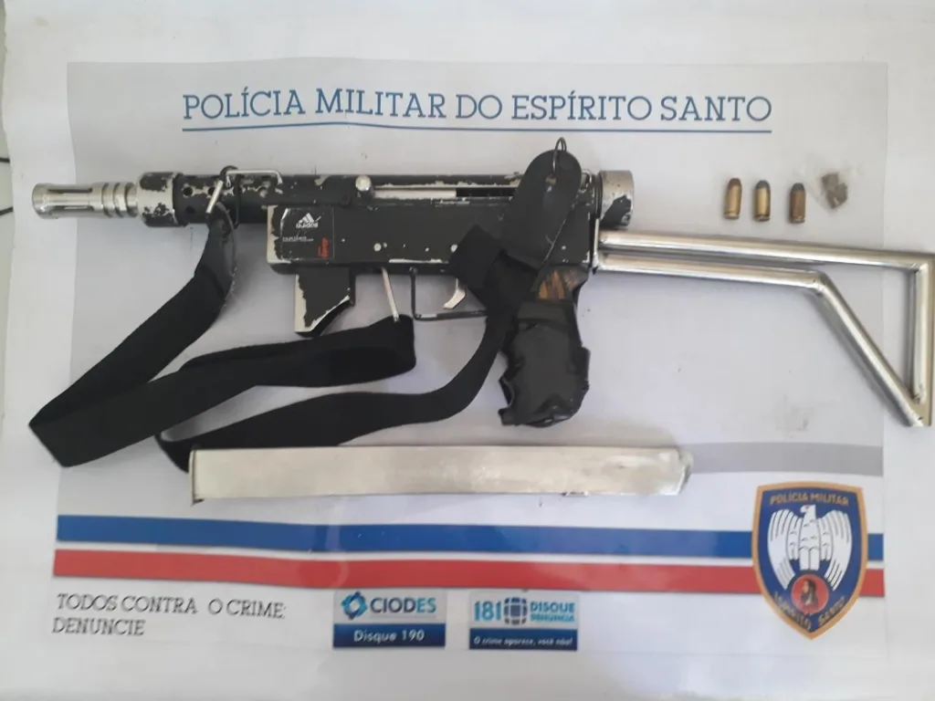 Homem é preso com submetralhadora de fabricação caseira na Serra Homem é preso com submetralhadora de fabricação caseira na Serra