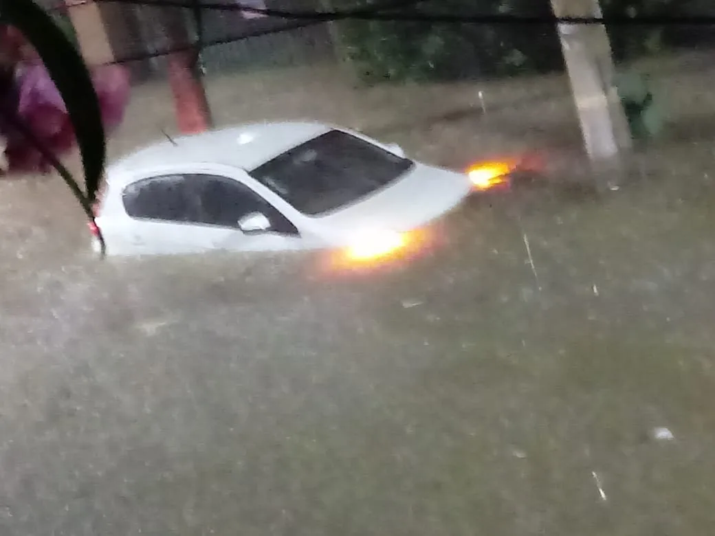 Forte chuva provoca caos e deixa cidades capixabas em alerta; confira a previsão para esta segunda