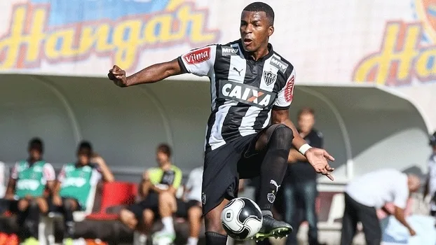 Adilson e Erazo participam de treino na reapresentação do Atlético-MG