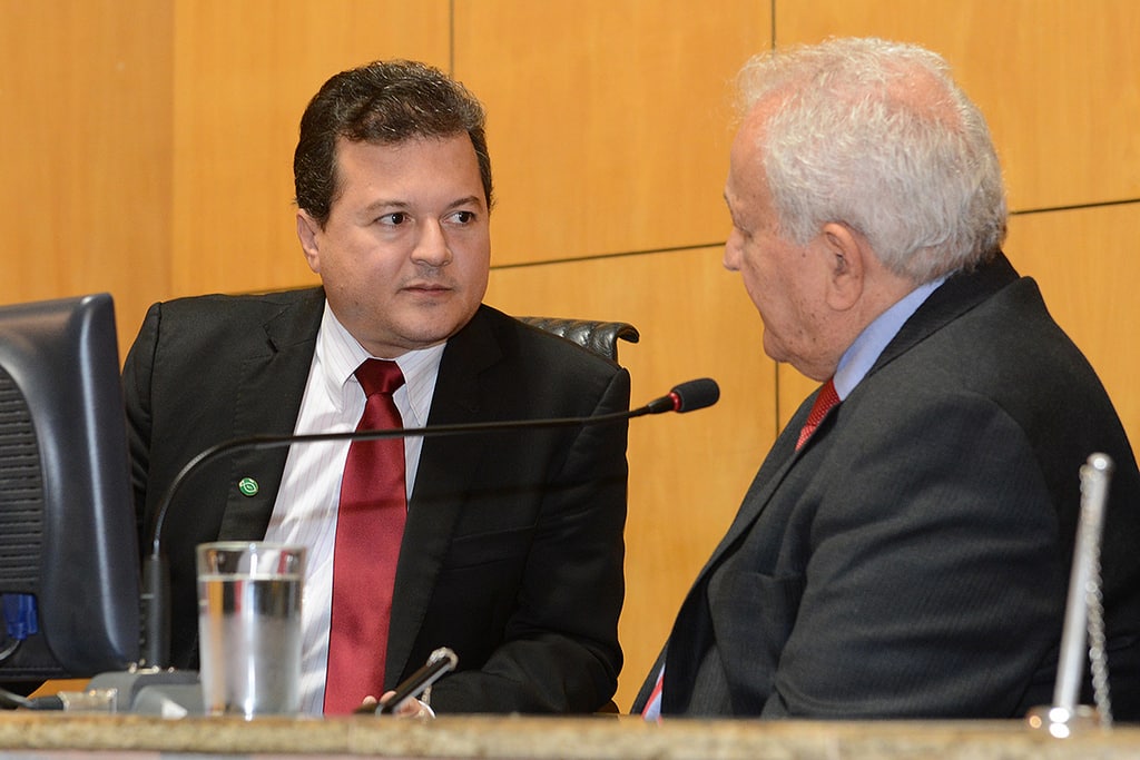 LDO divide deputados e votação é adiada na Assembleia Legislativa