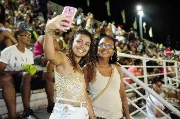 Carnaval 2016 – Público assistindo os desfiles no Sambão do Povo