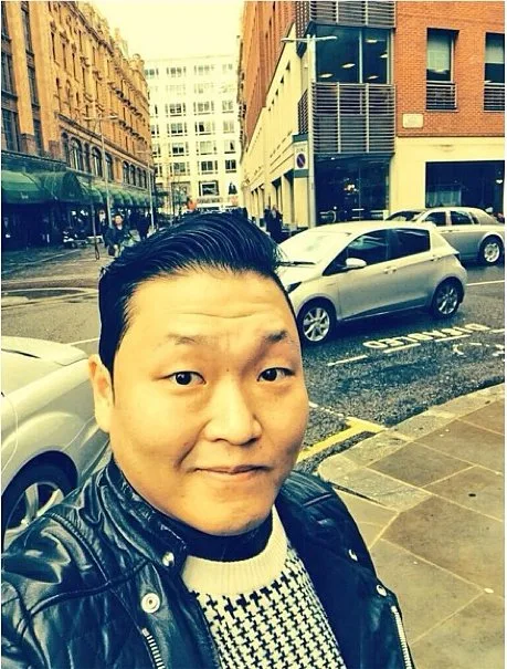 Cantor de 'Gangnam Style' se envolve em acidente de carro na China