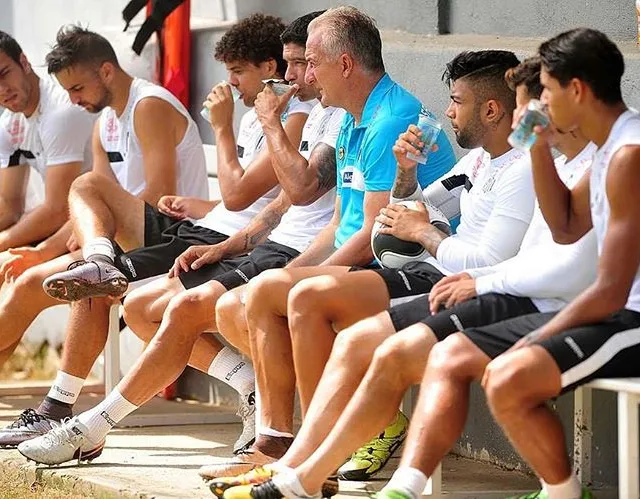 Sem Ricardo Oliveira, Santos encara XV em jogo antecipado do Paulistão
