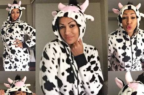 Ellen Cardoso, a Mulher Moranguinho, aparece com pijama fofo de vaca