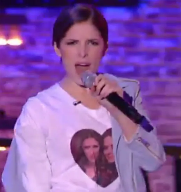 Anna Kendrick canta para conquistar a esposa de John Krasinski