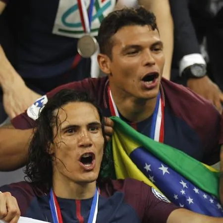 Thiago Silva e Cavani não vão renovar contrato com o PSG, revela Leonardo