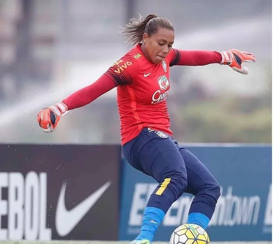 "A Marta não podia ser injustiçada", diz goleira Bárbara após classificação para semifinal