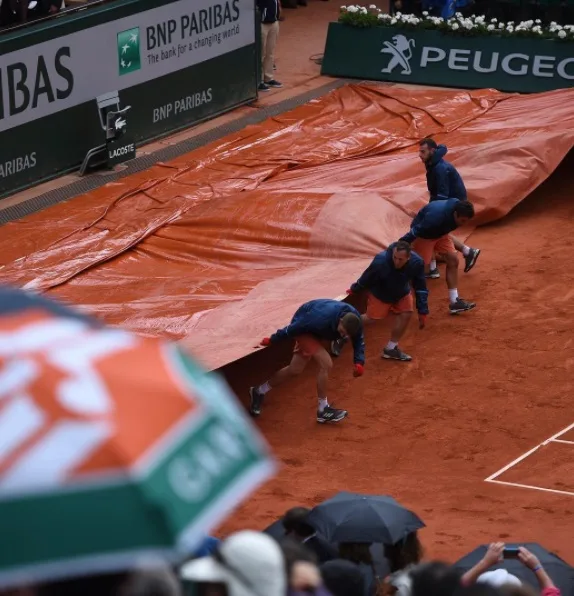 Após calor na 1ª semana, tenistas sofrem com chuva na reta final de Roland Garros