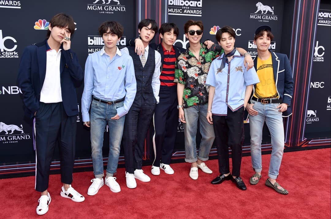 BTS apresenta música do novo álbum em metrô de Nova York