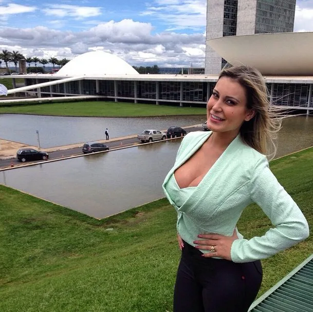 Em entrevista, Andressa Urach revela que sofreu bullying e assédio sexual