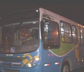 Quatro rapazes são detidos após assalto a ônibus na Rodovia do Contorno, em Cariacica