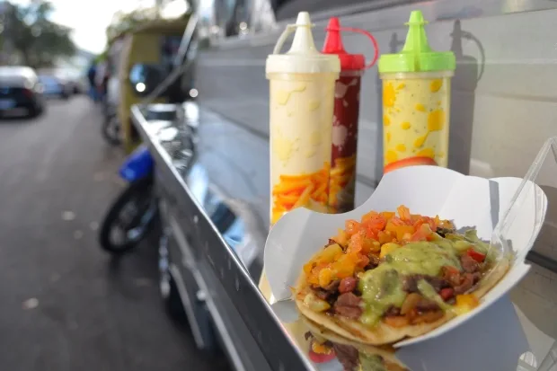 Regras em Vitória liberam uso de mesas e cadeiras para ambulantes e funcionamento de food trucks