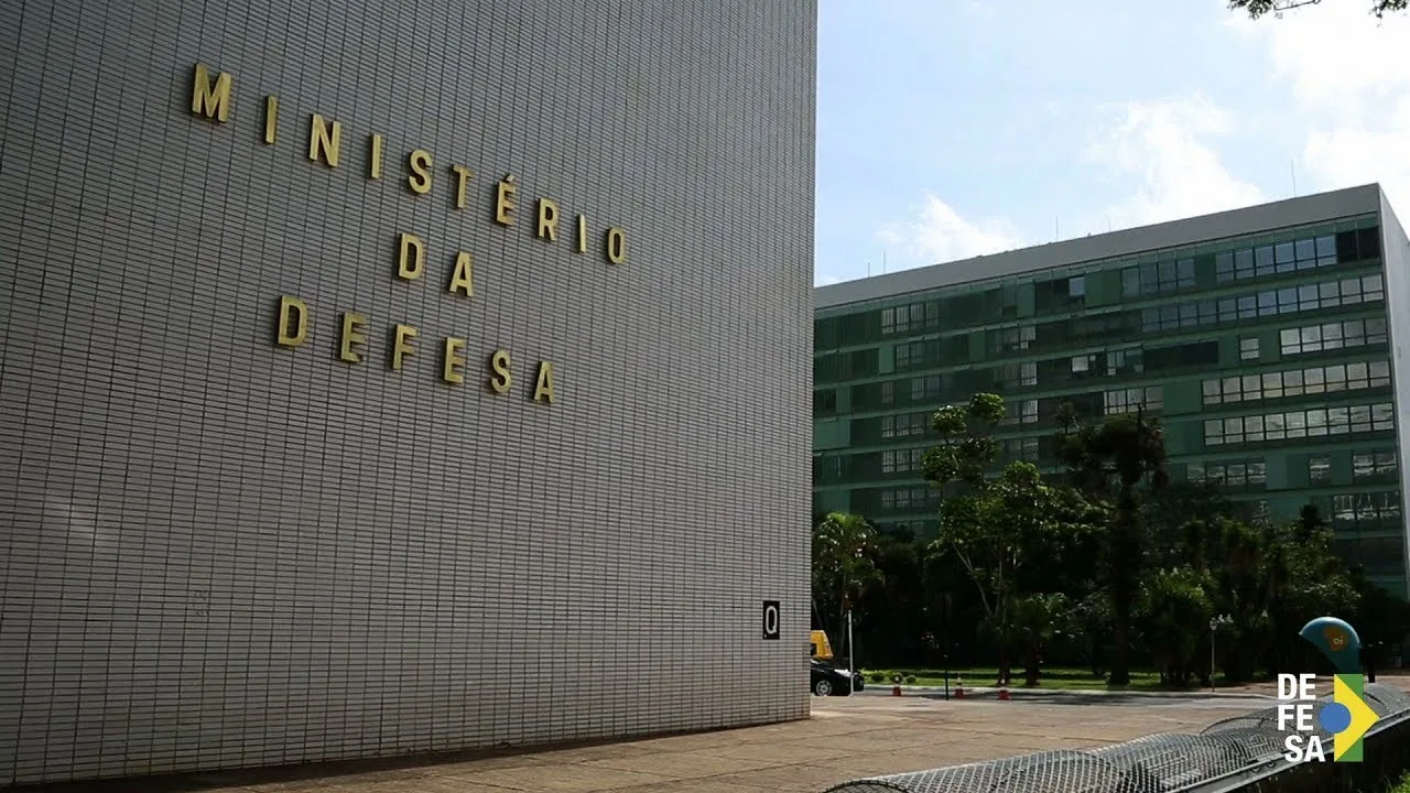 Deputados citam indícios de fraudes em contratos do Ministério da Defesa