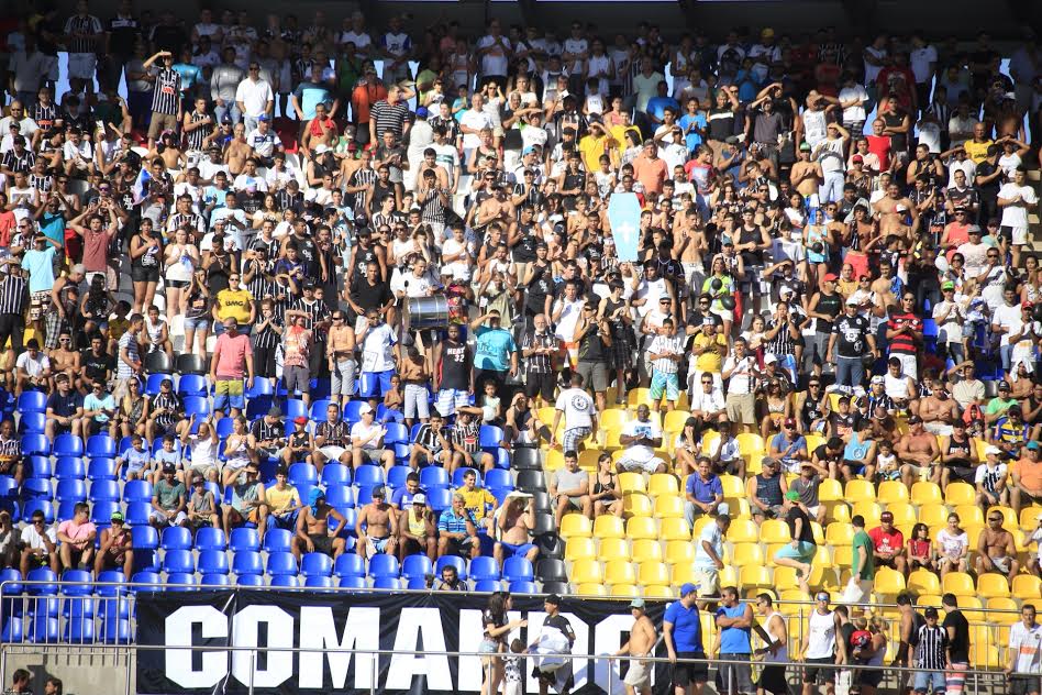 Torcida Capa Preta dá show na volta ao Kleber Andrade