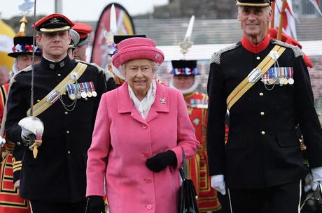 Rainha Elizabeth II comemora 90 anos com desfile