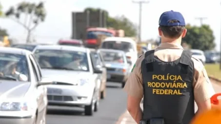 Jovens são presas com mais de 7 kg de maconha e papagaio dentro de ônibus em Viana