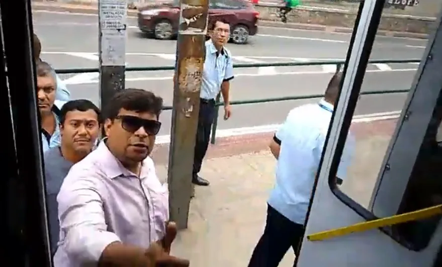 VÍDEO | Passageiros e rodoviários discutem após categoria impedir ônibus em circulação de seguir viagem