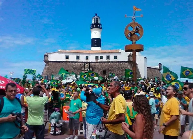 Manifestantes ocupam ruas em várias capitais do país para pedir impeachment de Dilma