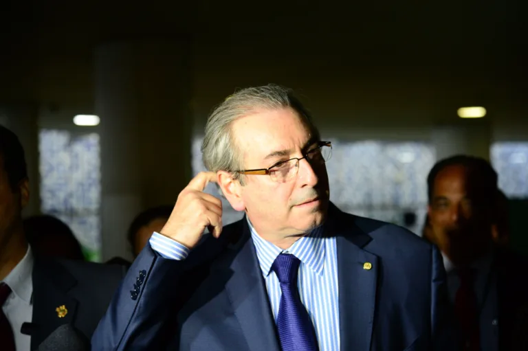 Brasília – Presidente da Câmara, Eduardo Cunha deixa a Câmara dos Deputados após despachar em seu gabinete (Fábio Pozzebom/Agência Brasil)