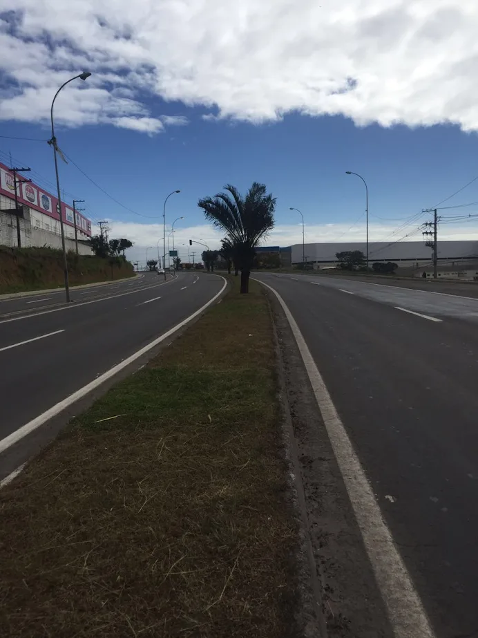 Ciclista morre em acidente envolvendo carro na Serra