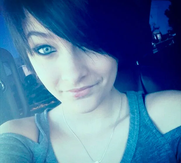 Aos 17 anos, Paris Jackson estaria noiva do namorado, saiba mais!