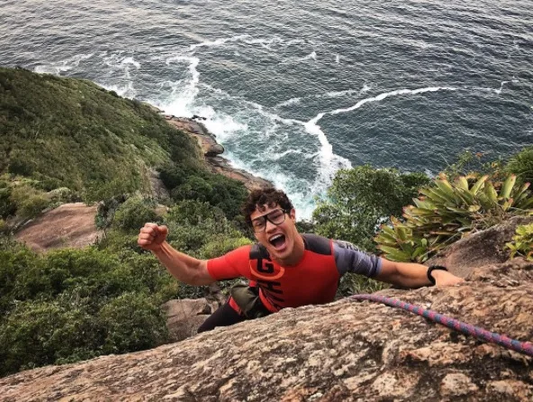 José Loreto escala o Pão de Açúcar e deixa fãs chocados