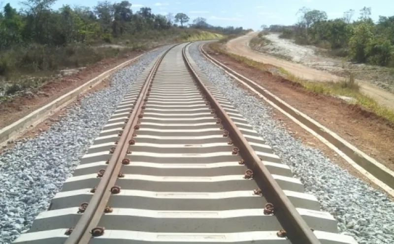 Ministro de Bolsonaro garante construção de ferrovia entre Cariacica e Anchieta