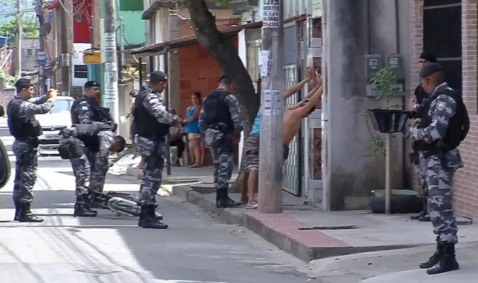 Policiamento é reforçado e ônibus voltam a circular após confronto em Central Carapina