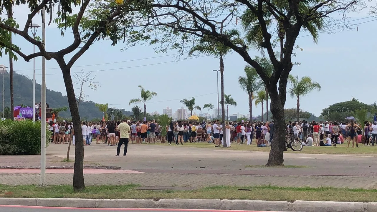 Manifestantes fazem ato contra e a favor de Jair Bolsonaro no Espírito Santo