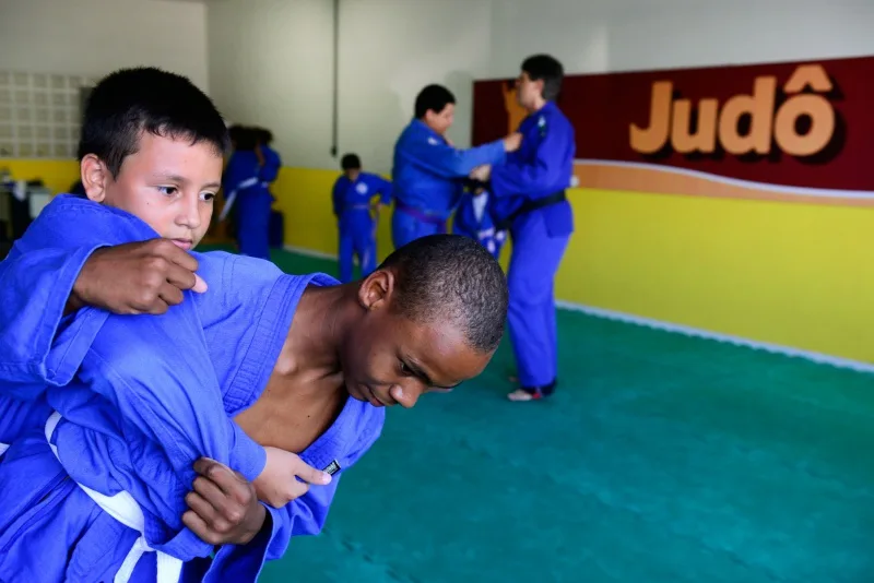 Olindo e Kaiuri treinam Judô no Centro de Excelência de Ginásticas e Lutas