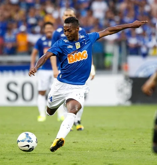 BELO HORIZONTE, BRAZIL – NOVEMBER 02: Marquinhos #34 of Cruzeiro in action during a match between Cruzeiro and Botafogo as part of Brasileirao Series A 2014 at Mineirao Stadium on November 02, 2014 in Belo Horizonte, Brazil. (Photo by Washington Alves/Getty Images)