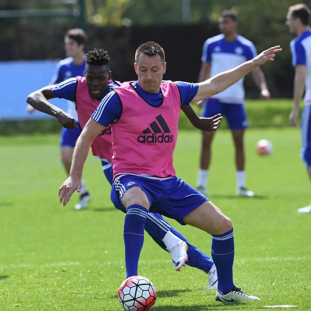 Terry recebe proposta para renovar contrato e poderá adiar despedida ao Chelsea