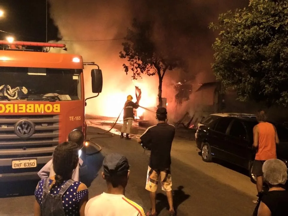 Inquilino descobre que seria despejado por atraso de aluguel e põe fogo em residência de Cachoeiro