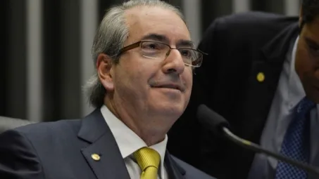 Cunha diz que até terça-feira decidirá sobre sete pedidos de impeachment de Dilma