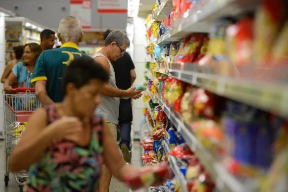 Supermercados e shoppings abertos durante feriado na Grande Vitória. Confira os horários!