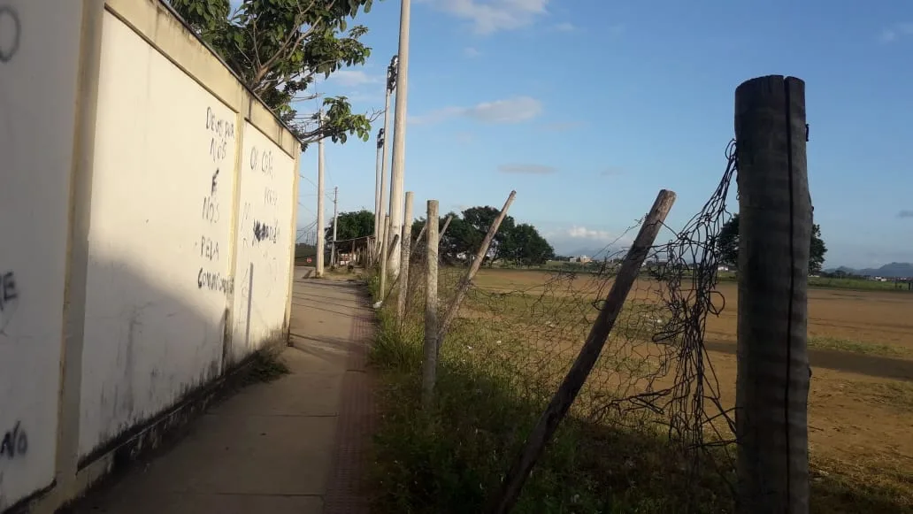 Tiroteio durante a noite causa medo e correria em bairro da Serra