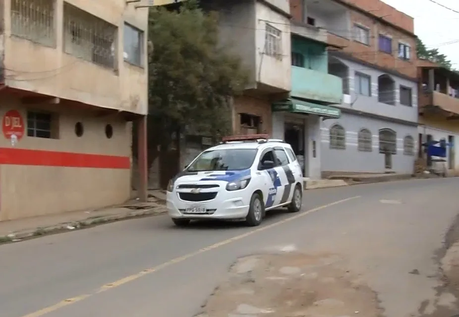 Homem é esfaqueado nas costas em bar de Cariacica