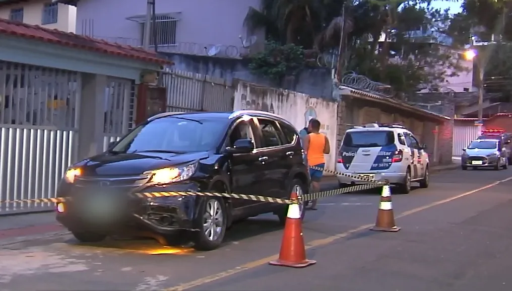 Corpo de rapaz encontrado em carro de luxo é reconhecido por familiares no DML