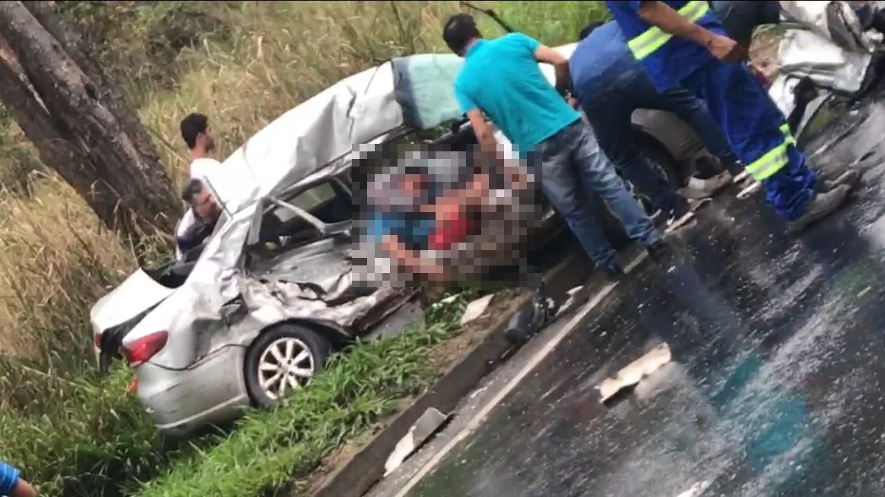 Quatro pessoas morrem em grave acidente na BR 101, na Serra