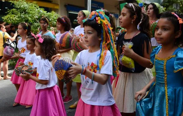 Confira dicas para curtir carnaval em segurança com as crianças