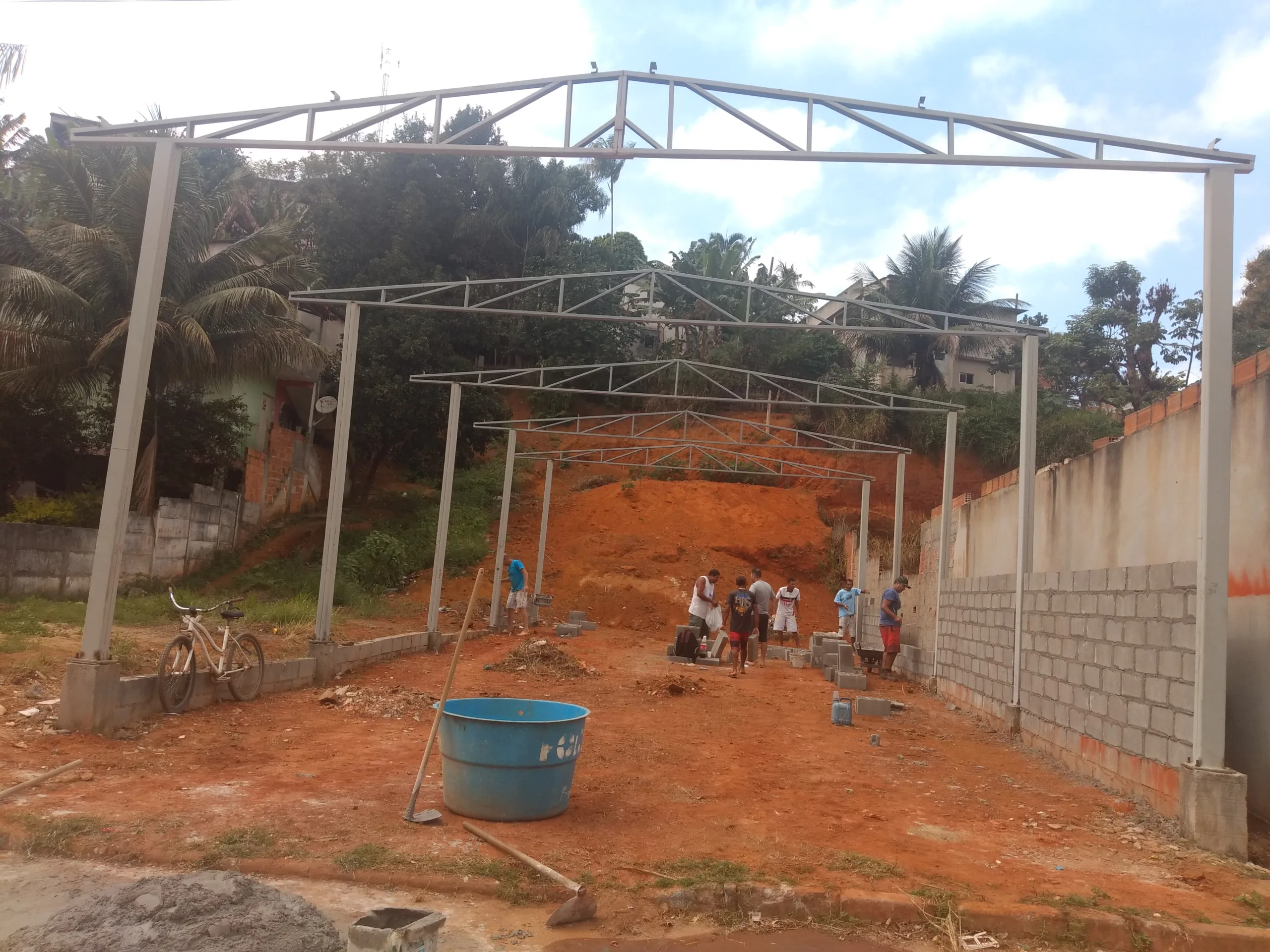 Projeto social em Guarapari recebe ajuda de voluntários para seguir com obra