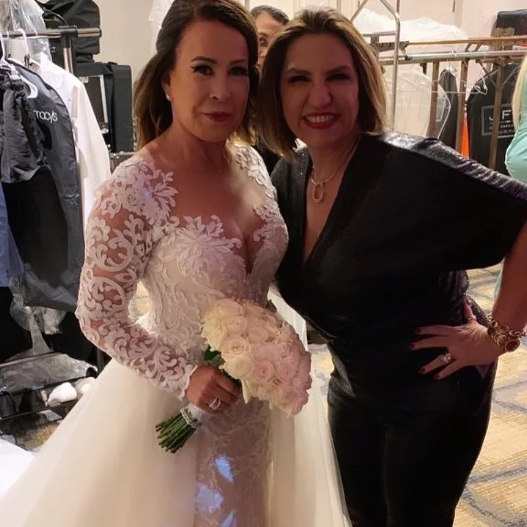 Zilu Camargo relembra desfile vestida de noiva e comenta sobre casamento