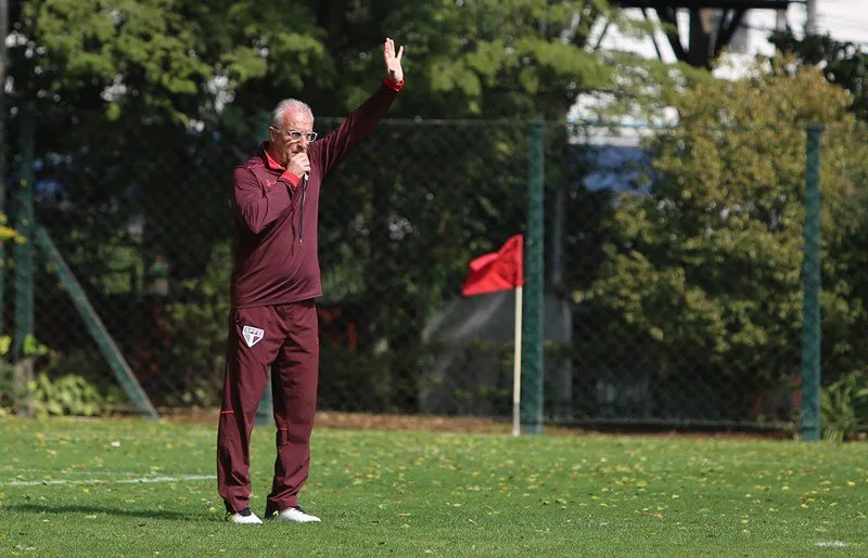 São Paulo 'esquece' situação ruim em preparação para clássico