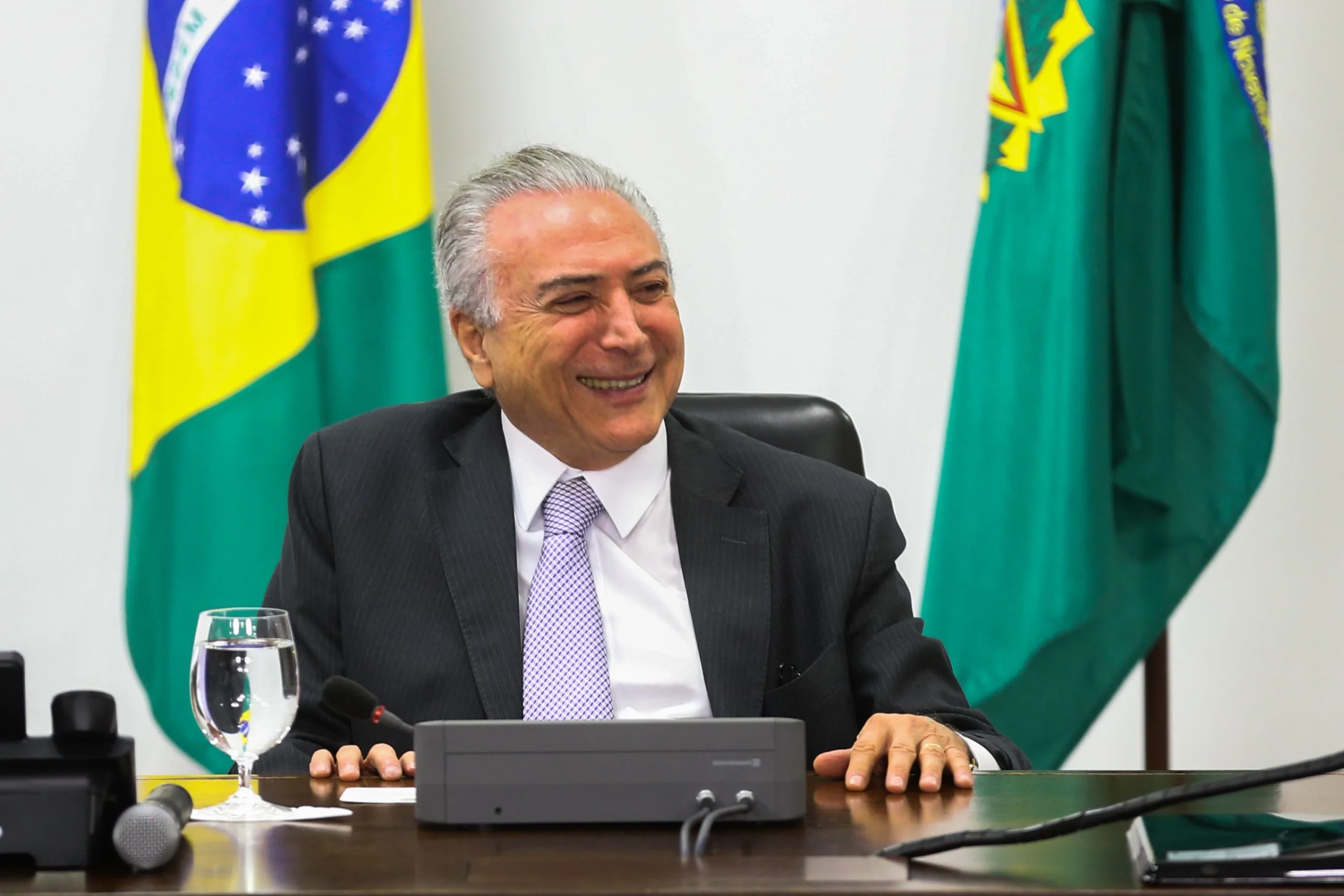 Brasília – O presidente interino Michel Temer se reúne com ministros da área econômica e líderes do governo, para, discussão de medidas para incentivar o crescimento da economia (Antonio Cruz/Agência Brasil