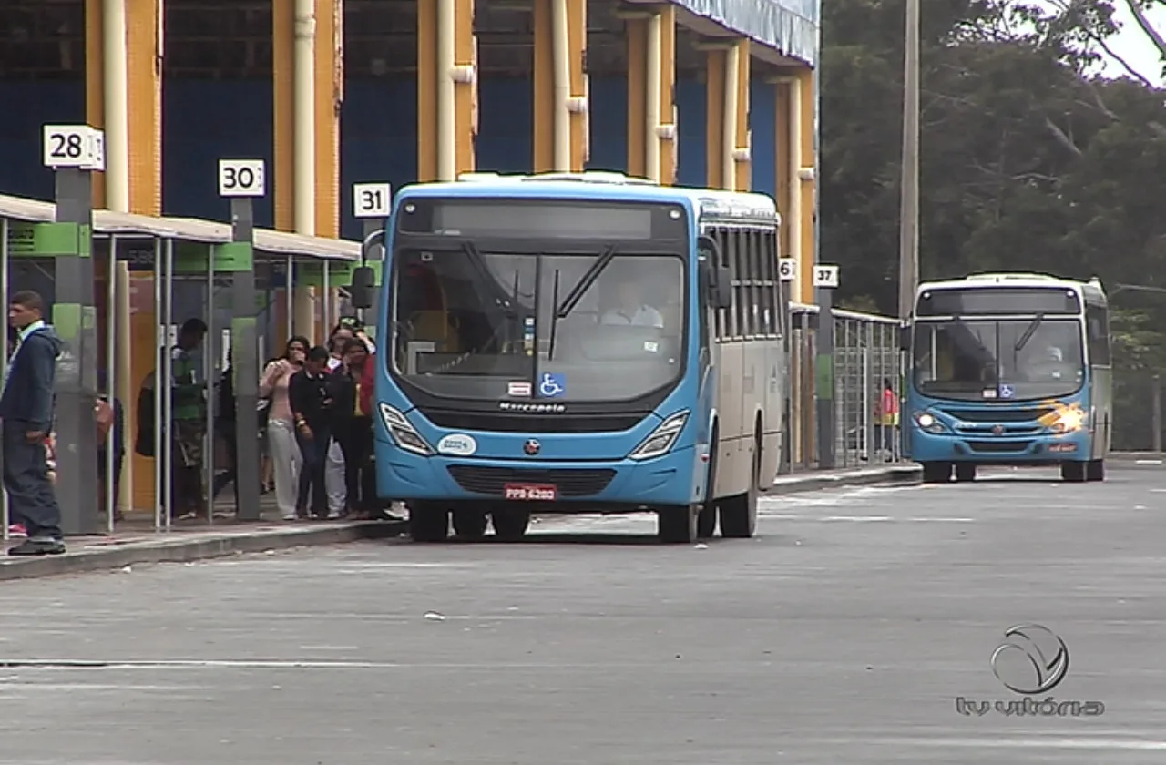 Suspeito de assaltar mulher em ônibus apanha em Vila Velha