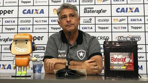 Após ser demitido, Marcos Paquetá pede desculpas ao torcedor do Botafogo