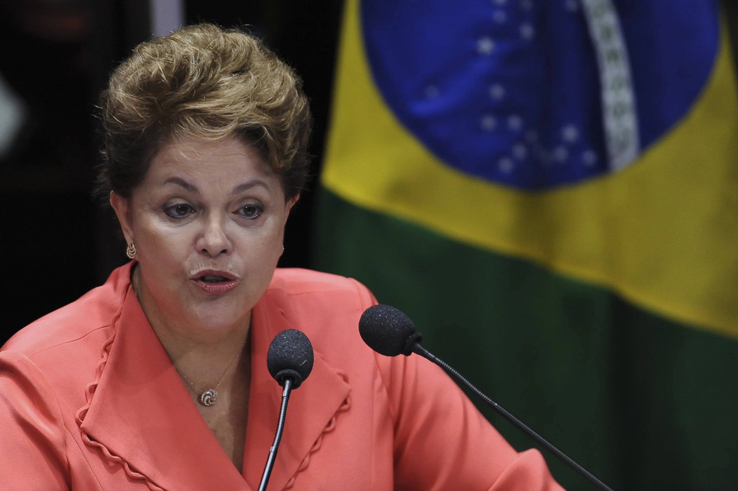 Estratégia é empurrar impeachment de Dilma até 2016