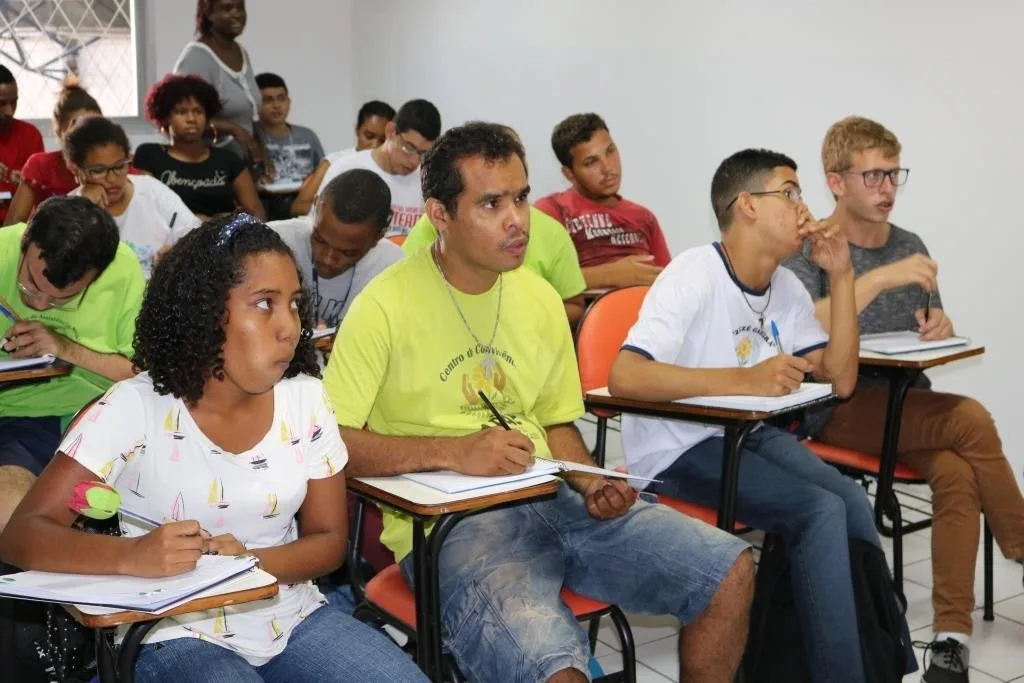 Usuários da Apae de Vitória iniciam curso profissionalizante e já recebem remuneração